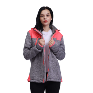Frauen mit zotteligen winddichten Reißverschluss -Hoodie -Jacke mit Frauen gebunden